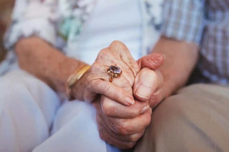 Mayores cuidados y no discriminados