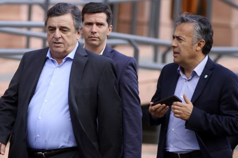 Intelectuales y dirigentes de JxC denuncian que el kirchnerismo puso en marcha un plan de impunidad