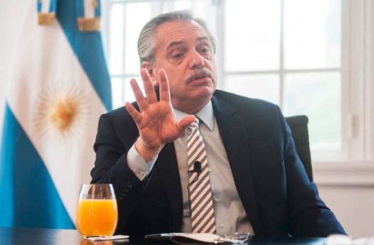 El Gobierno limita las reuniones sociales en todo el país