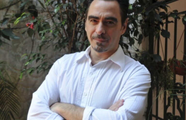 Andahazi: “Se nos ríen en la cara y sin barbijo”