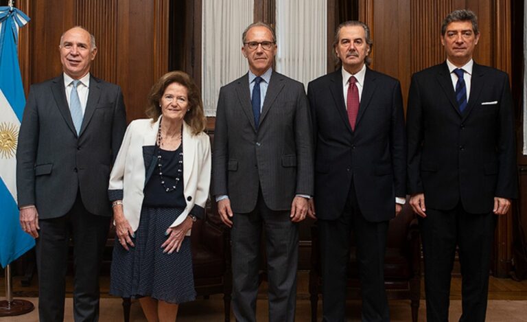 Juntan casi 200 mil firmas para que la Corte evite la remoción de jueces