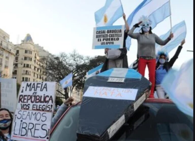 “Al enemigo, ni justicia”, piensa Cristina