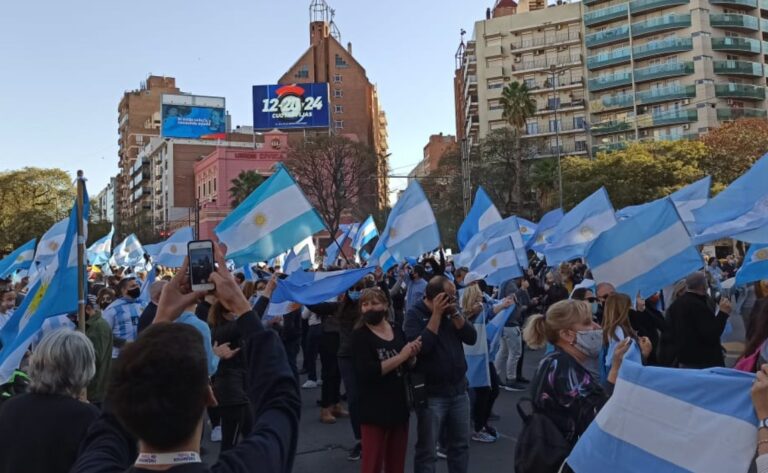 Lo que dejó el banderazo y el llamado a una nueva convocatoria