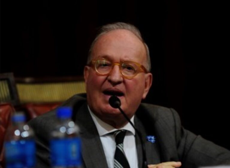 Sabsay: “En Perú los presidentes son destituidos por corrupción, acá se refugian en sus fueros”