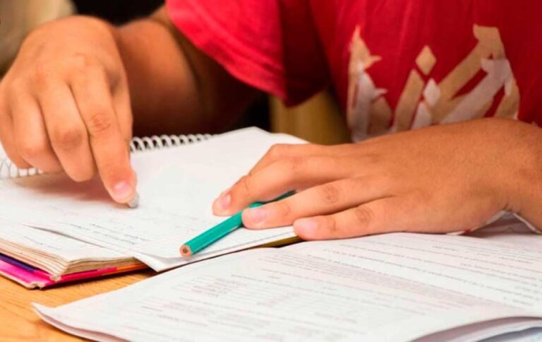 La Ciudad quiere reanudar las clases “100% presenciales” en febrero