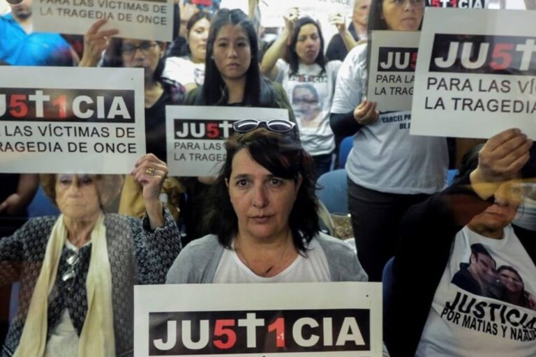 Familiares de Once: “De Vido robó la plata de todos y condenó a muerte a 52 inocentes”