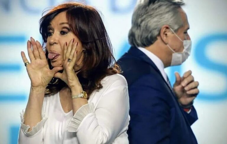 Cristina le busca laburo a Alberto