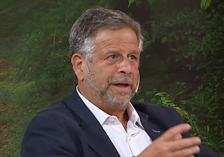 Rubinstein: “Nunca en mi vida vi que se cuestione una vacuna por su origen”