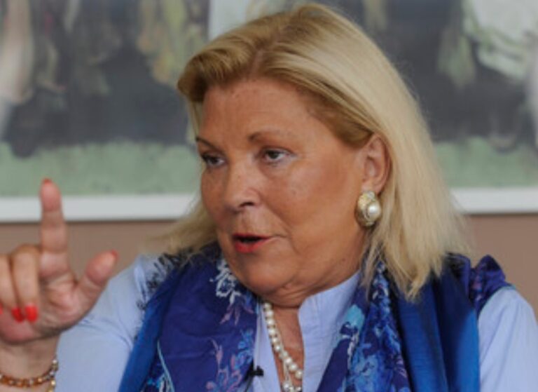 “Sin moral y sin vergüenza”: la furia de Carrió contra Cristina por cobrar dos pensiones más su sueldo