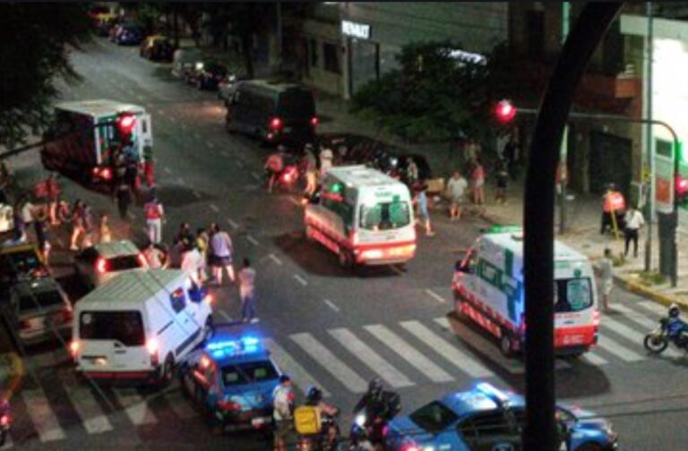 Atropelló y mató a un nene de 5 años que caminaba con su mamá