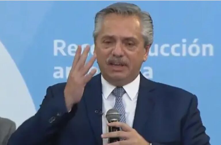 Ahora Alberto no da fechas y dice que “la vacuna estará llegando”