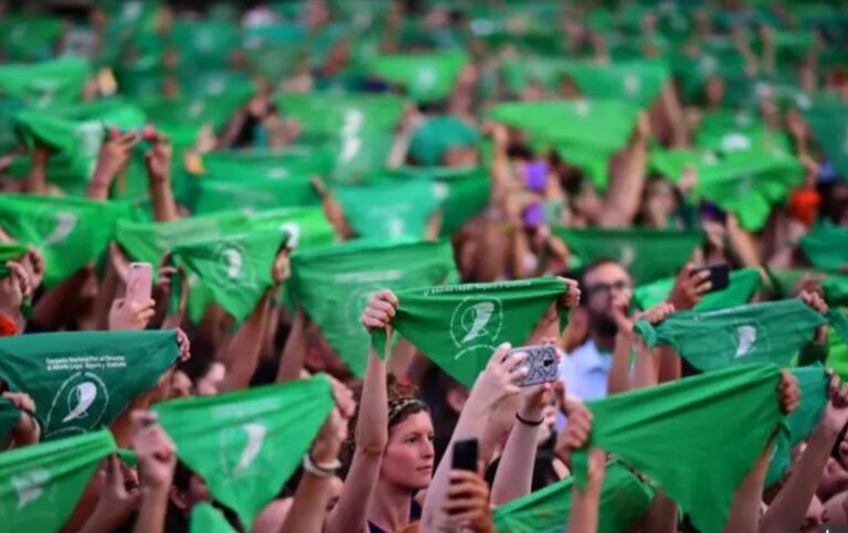 Diputados debate la legalización del aborto en una sesión maratónica