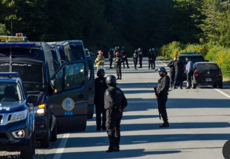 Mapuches resisten el desalojo de un predio usurpado en Villa Mascardi