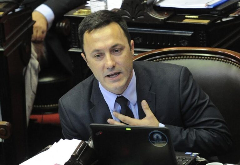 Petri: “La salud de los argentinos está en juego y el Gobierno juega con ella”