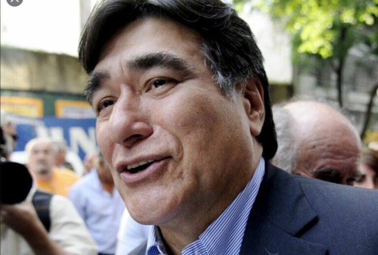 Zannini se aplicó la primera dosis de la vacuna como “personal de salud”