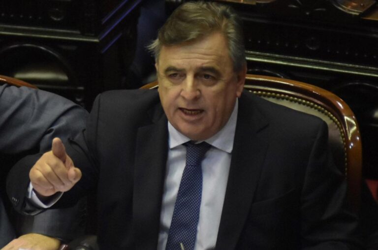 Negri: “Si dependiera solo del peronismo, no se vota este año”