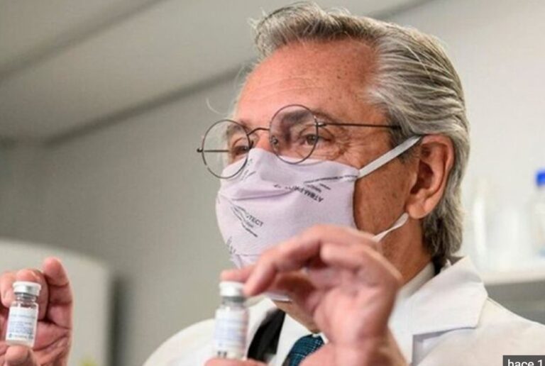 El Gobierno gastó $30 millones en carnets para registrar a los vacunados por Covid