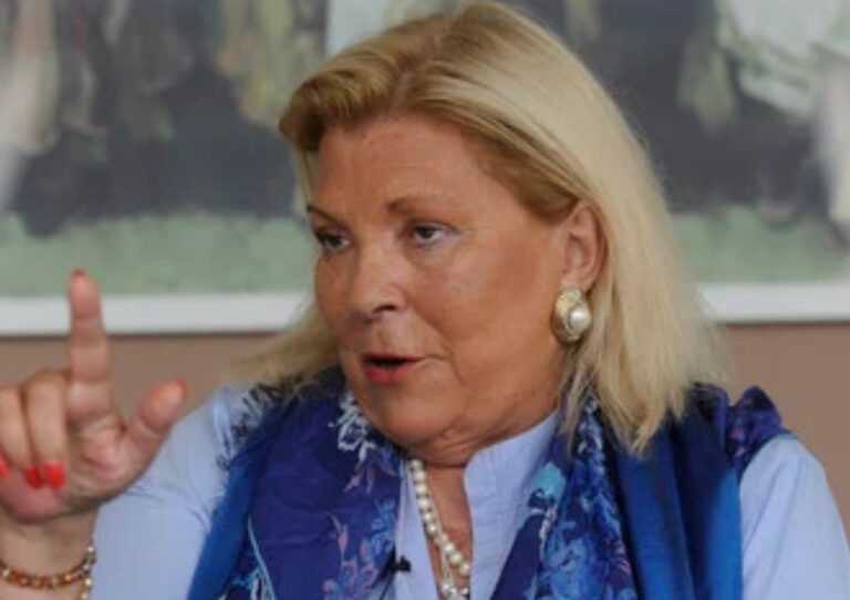 Carrió: “El Gobierno arma la tormenta perfecta que puede hundir a la Argentina”