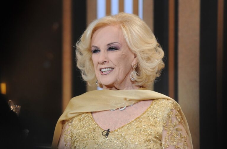 Mirtha cumple, Legrand dignifica