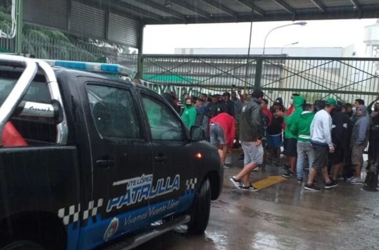 Camioneros tiene sitiado un parque industrial desde hace una semana