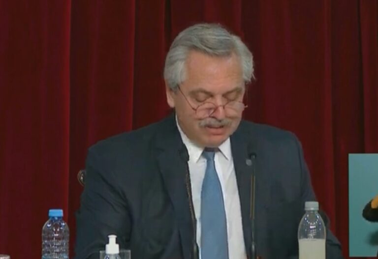 Alberto en el Congreso: defendió el operativo de vacunación y cargó contra la oposición
