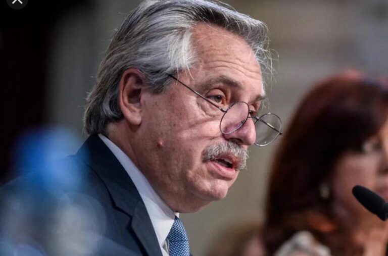 ¿En qué país vive Alberto?