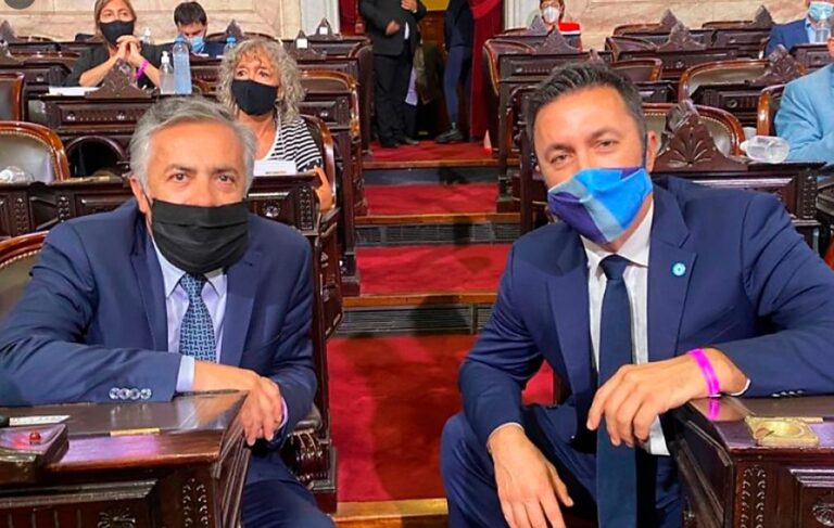 La oposición pide investigar al Gobierno por la contratación de vacunas