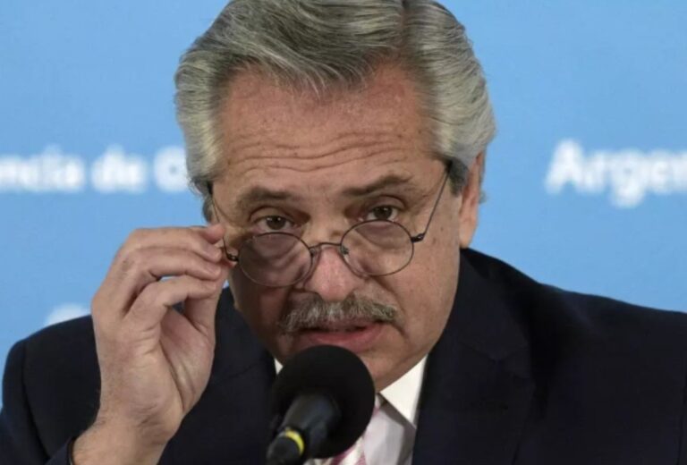 Alberto, aislado y sin olfato político