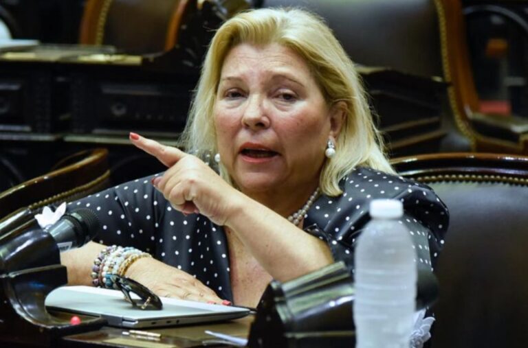 Carrió fustigó a Cristina: “Ya no tiene poder, solo capacidad de daño”