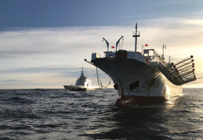 Denuncian que el Gobierno entregó “el Mar Argentino a China” por las vacunas