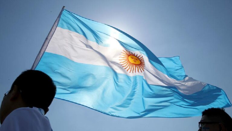 Por una patria sin ladrones ni autoritarios