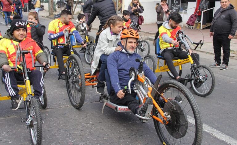 El poderoso movimiento de las bicis solidarias