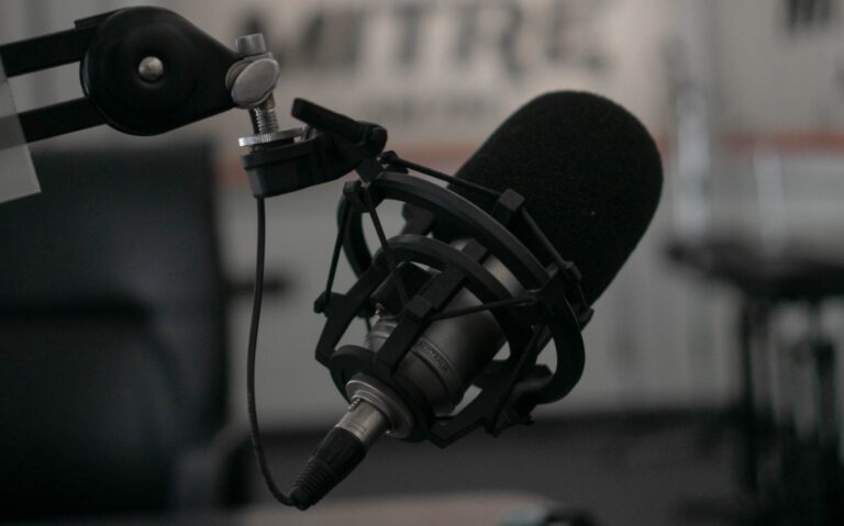Aguante la radio, por 101 años más