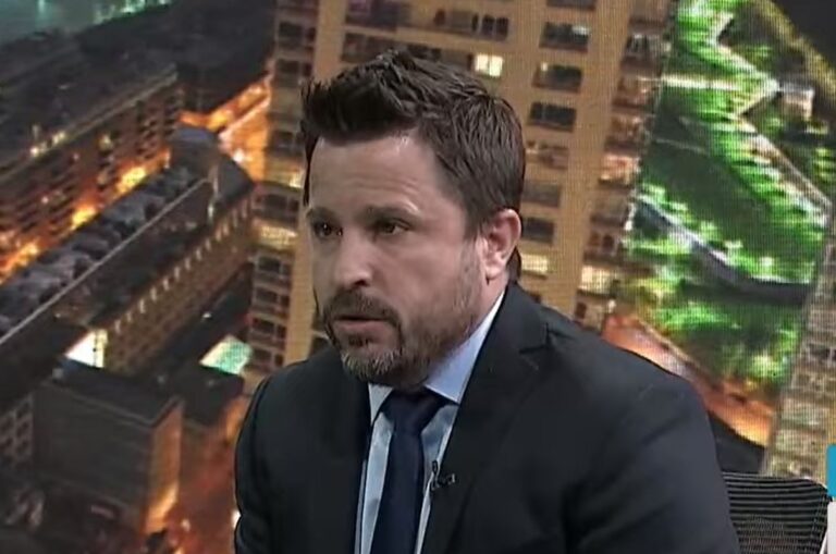 Tetaz destrozó a Kicillof: “No sé de que se ríe porque tiene la peor gestión de la pandemia”