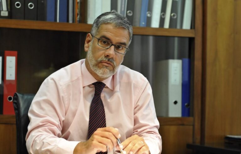 El Gobierno aplica una vieja receta y congela precios hasta enero