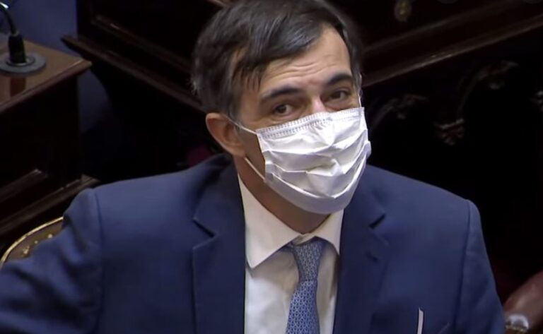 Esteban Bullrich y un merecido aplauso en su regreso al Senado