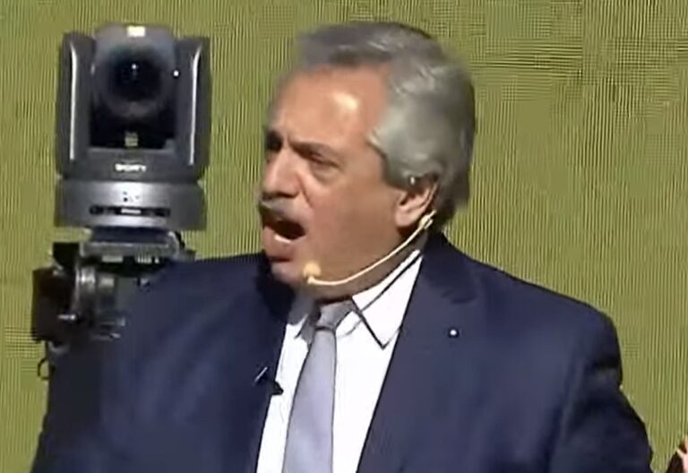 Alberto insiste con su postura triunfante: “No nos han vencido”