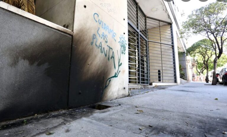 Bombas molotov contra la libertad de prensa