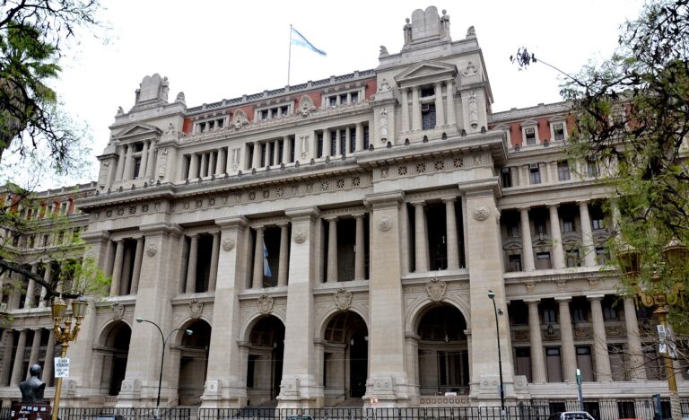 Convocan a una contramarcha a favor de la Corte Suprema