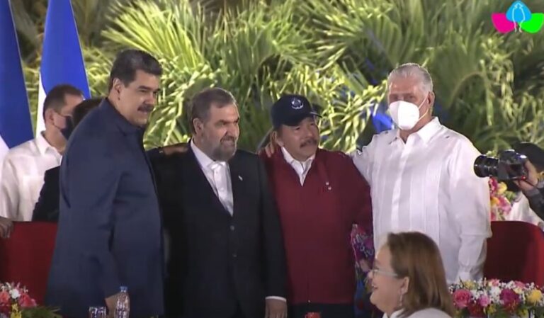 El embajador argentino estuvo con un iraní acusado del atentado a la AMIA