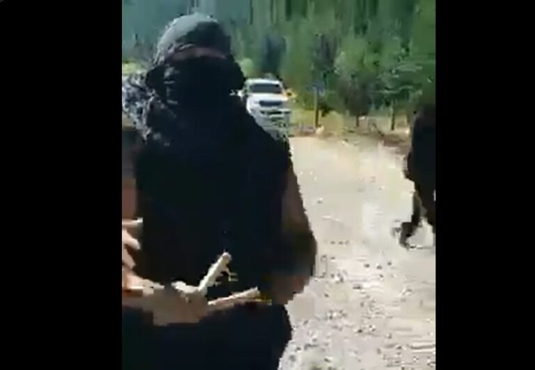 Encapuchados salen a cortar calles en el Sur y agreden a los ciudadanos