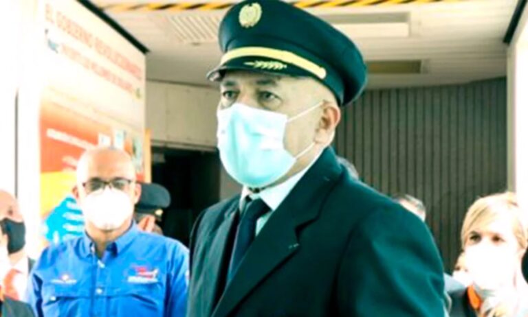 En el avión venezolano viajaba un militar que participó del golpe fallido de Hugo Chávez