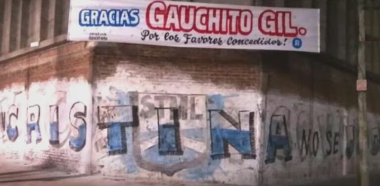 “Con Cristina no se jode”: las pintadas de agrupaciones K en el conurbano