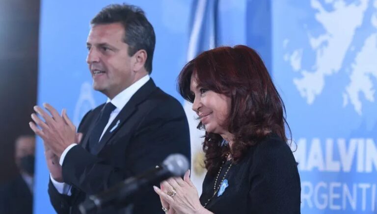 Cristina y Massa cerraron un aumento del 69% en los sueldos del Congreso