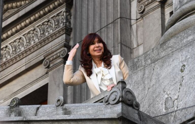Cristina intenta dinamitar la democracia