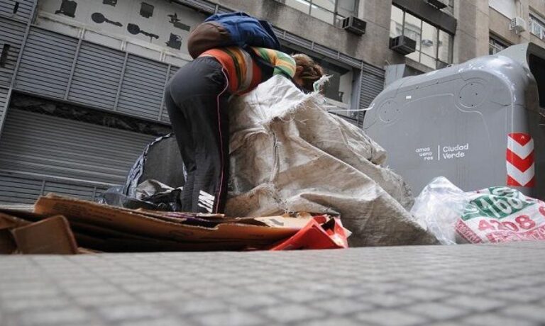 Casi 4 de cada 10 personas son pobres en Argentina: “Vinieron a llenar las heladeras y generaron más indigencia”