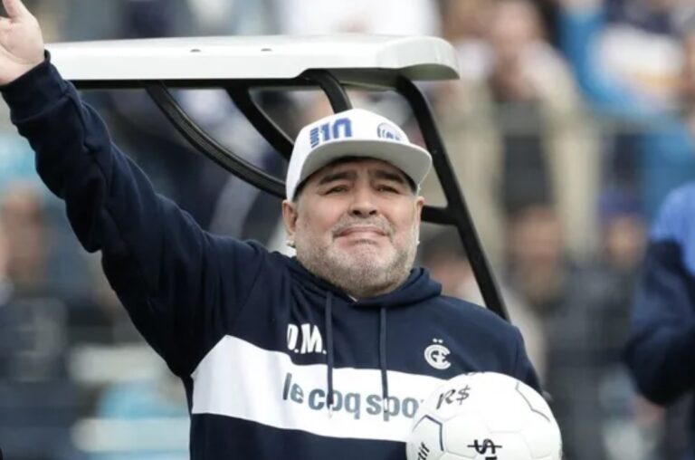 Maradona, a dos años