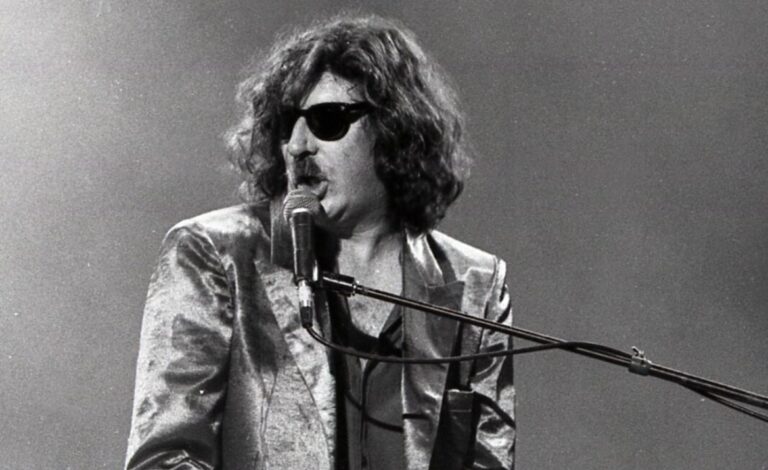 Charly, fue de la cama al living y a la gloria