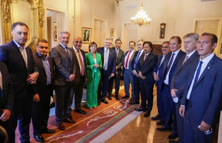 Alberto Fernández prepara el llamado a sesiones extraordinarias para avanzar con el juicio político a la Corte