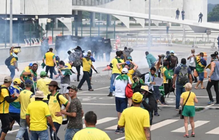 El día después de la invasión de bolsonaristas en el Palacio presidencial, el Congreso y la Corte de Brasil